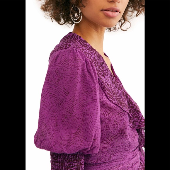 🌟HP🌟Olivia Printed Wrap Top - Picture 4 of 5